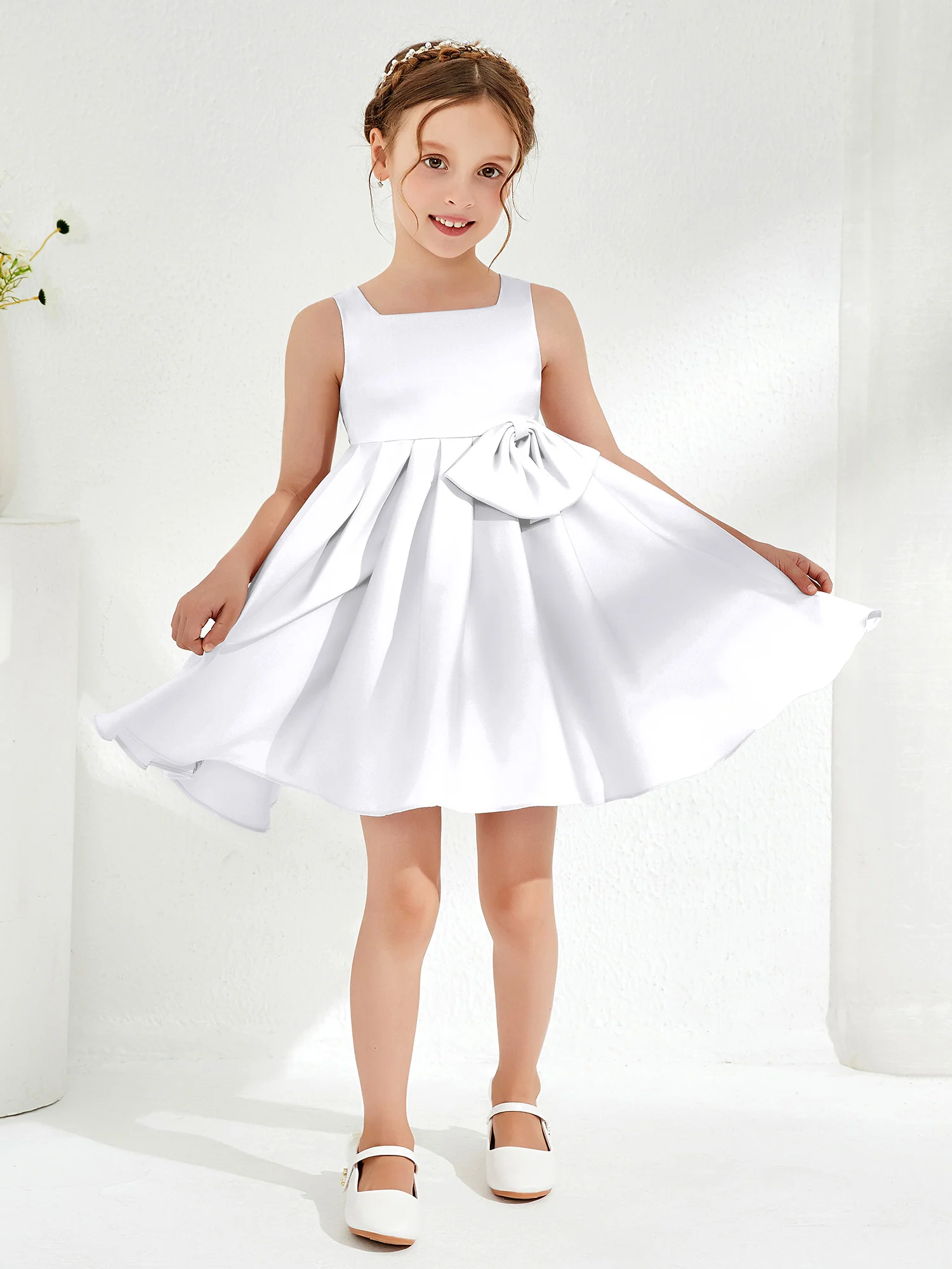 Square Pleated Knee-Length Girl's Dress with Bow White